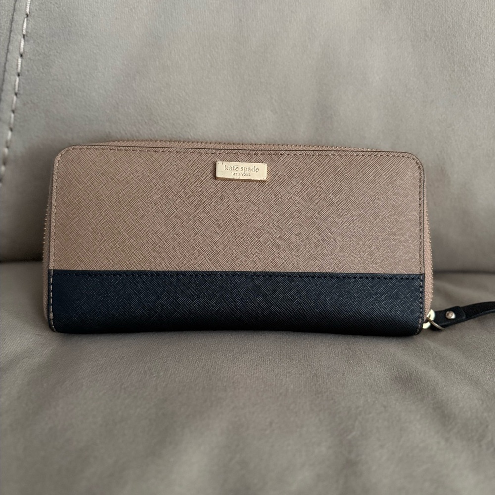 Kate Spade Beige and Black Zip Wallet